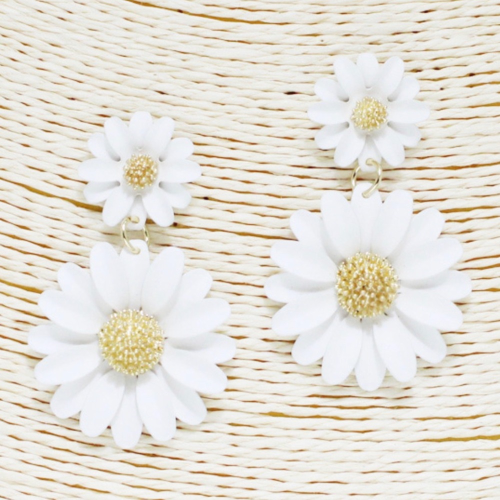 Daisy Duo Flower Earrings: White